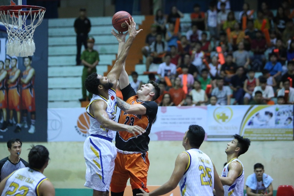 Danang Dragons chien thang lien tiep tai VBA du cau thu chan thuong hinh anh