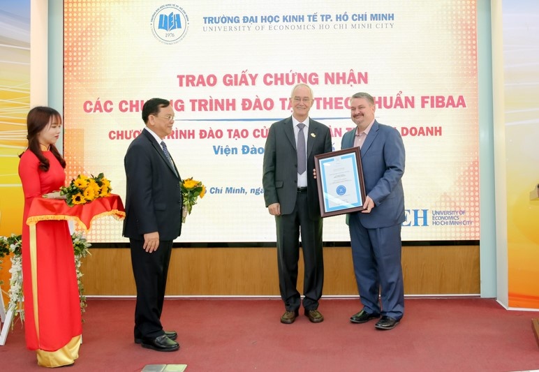 Dai hoc Kinh te TP.HCM anh 1