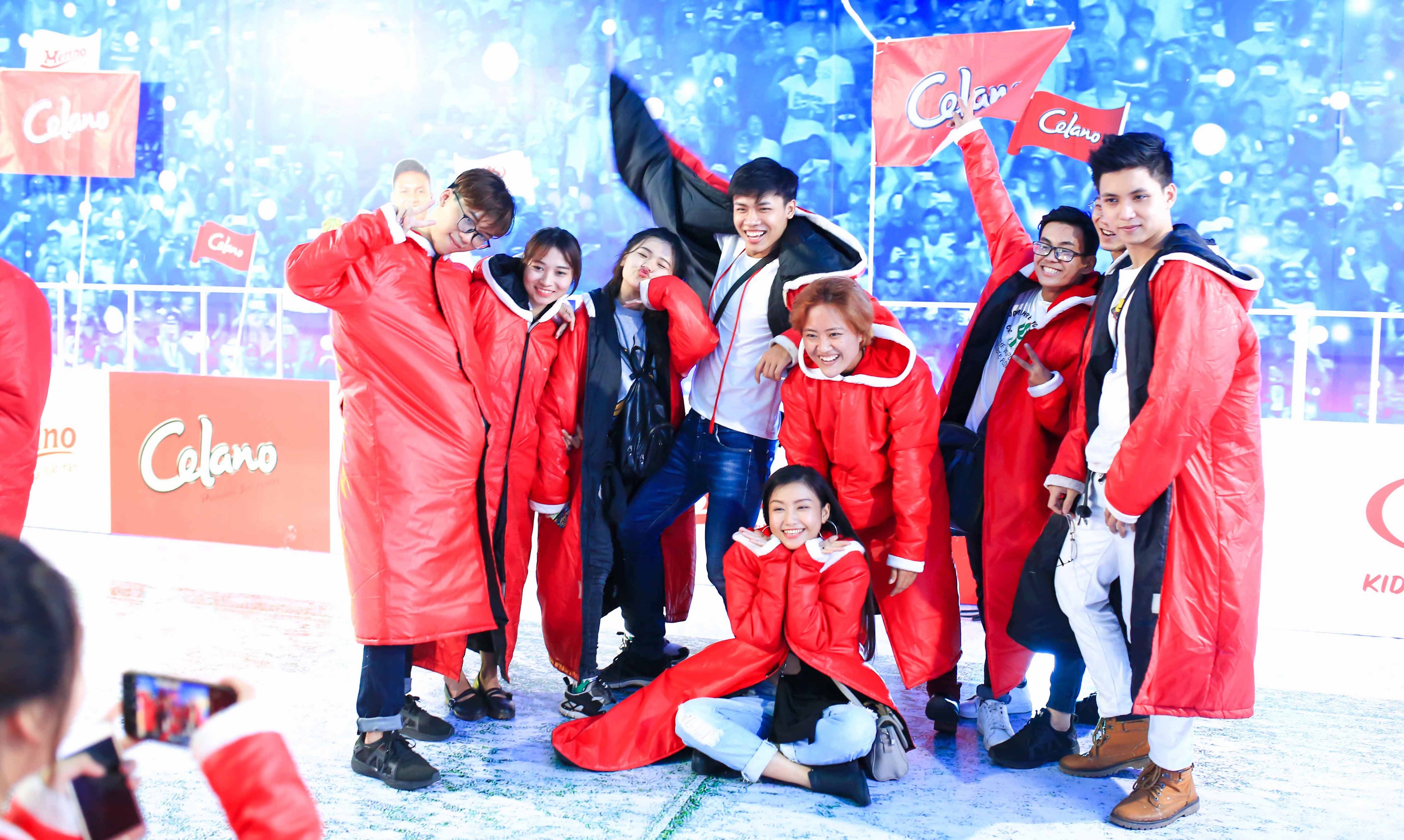 Hoa Minzy, Monstar, Quang Hai mang 'Cup bong da xu so kem' den Ha Noi hinh anh