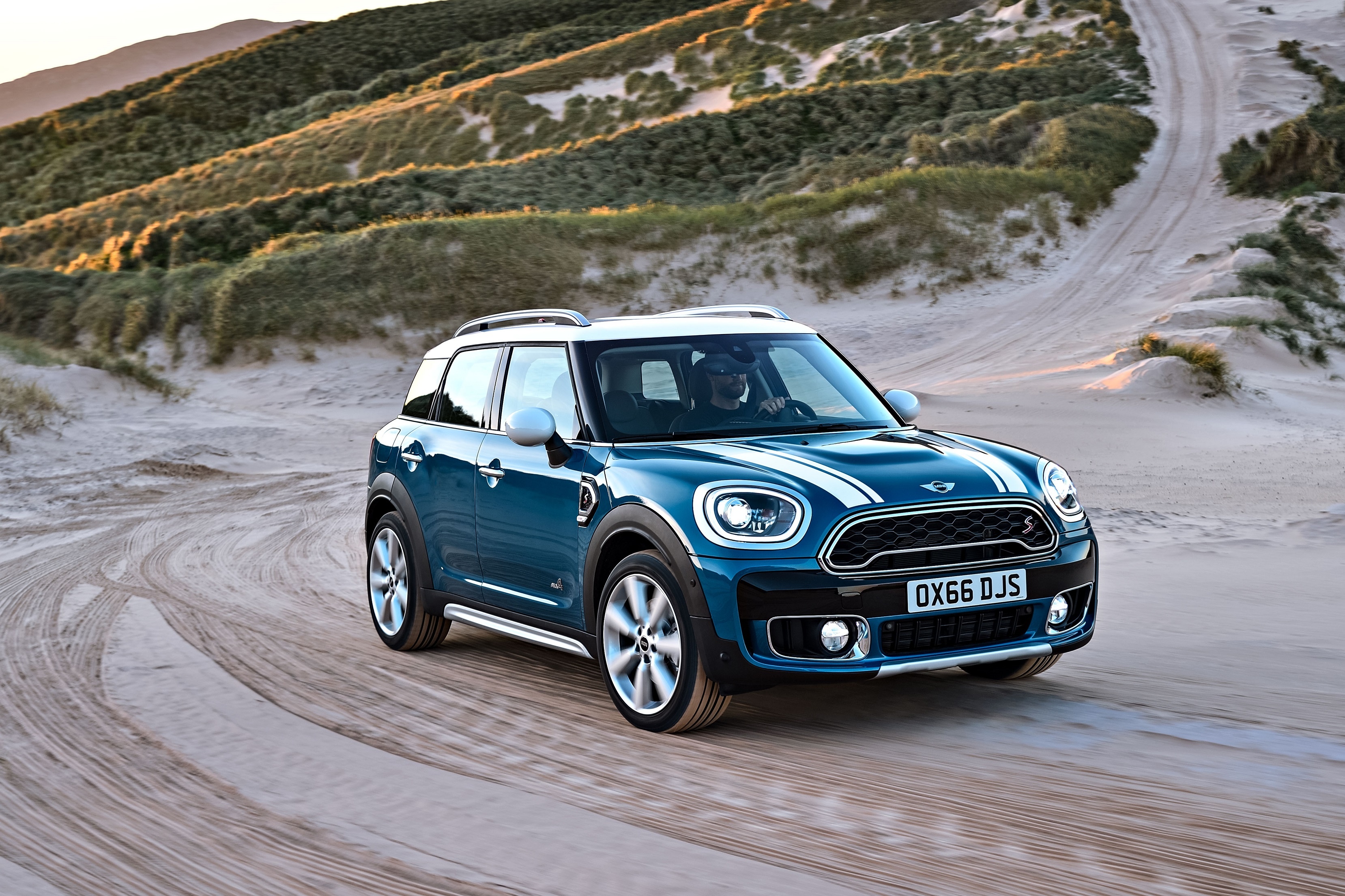 Sam MINI Countryman duoc Thaco ho tro 50% phi truoc ba hinh anh