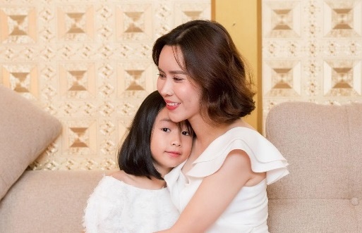 Luu Huong Giang: ‘Toi biet cach de Ho Hoai Anh luon tu hao ve vo’ hinh anh