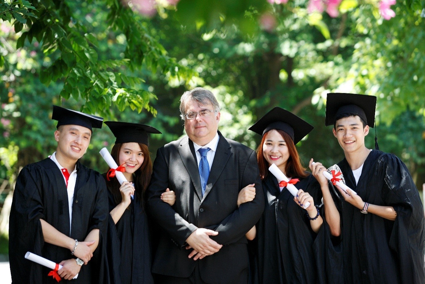 Uu diem cua cac nganh hoc lien ket quoc te tai Viet Nam hinh anh