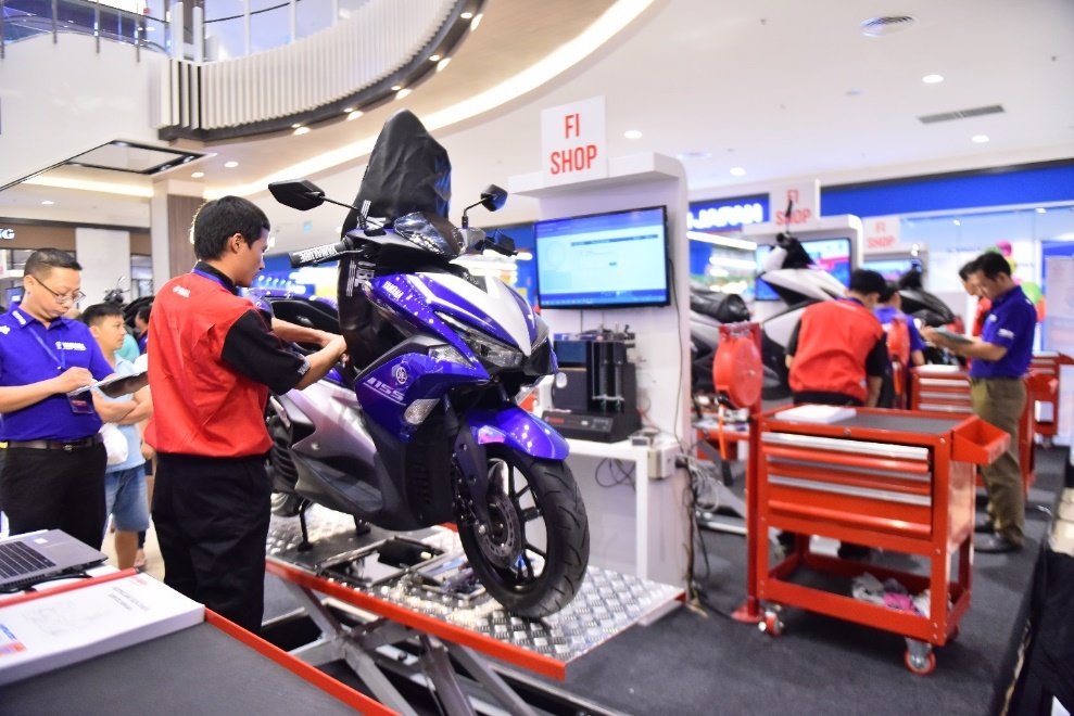 Ky thuat vien Yamaha tranh tai tai chung ket tay nghe toan quoc hinh anh