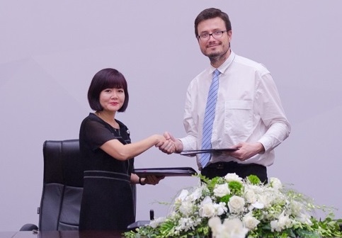 Vinsmart mua ban quyen so huu tri tue tu BQ de san xuat smartphone hinh anh