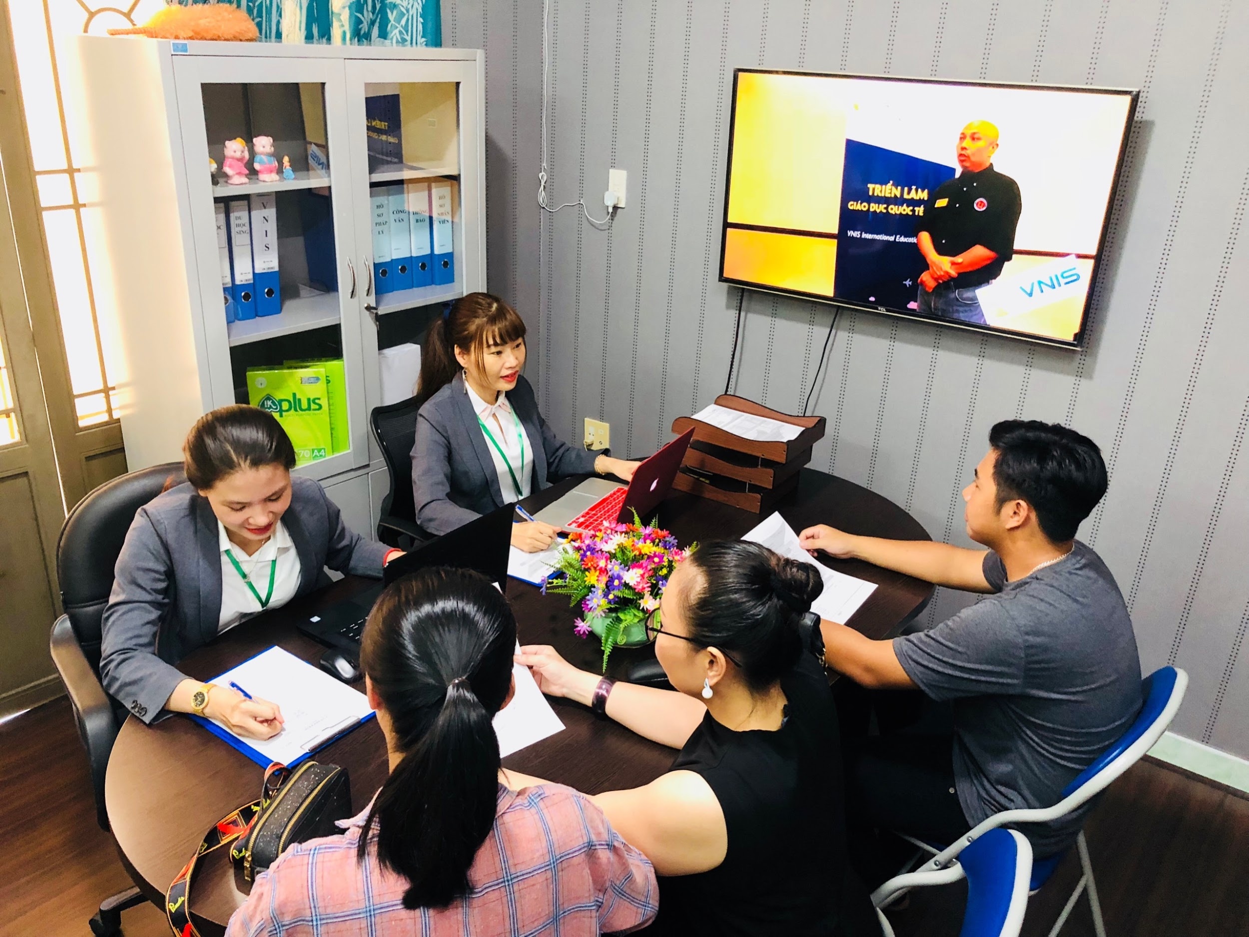 VNIS Education ảnh 1 VNIS Education anh 1