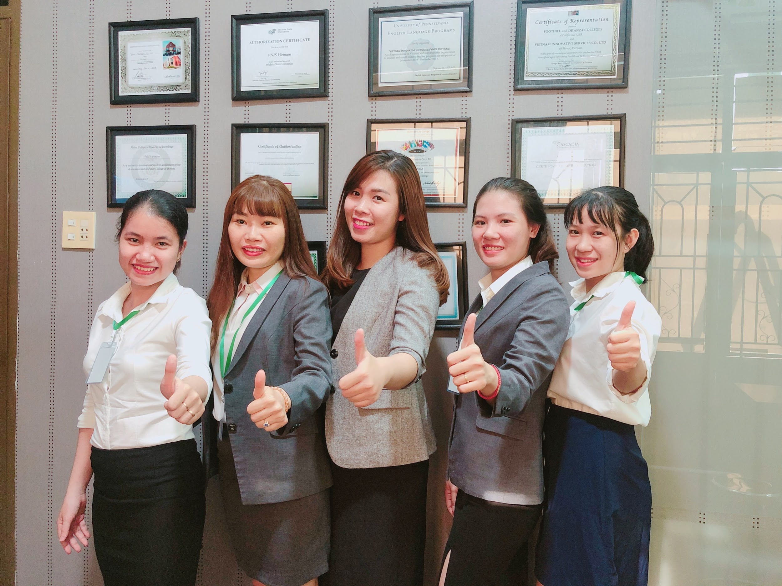 Cong ty Du hoc VNIS Education khai truong chi nhanh tai Nha Trang hinh anh