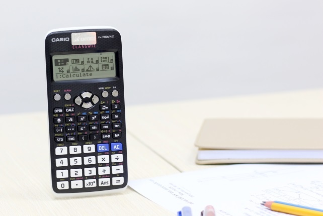 Casio FX-580VN X sap ra mat: Co ngon ngu tieng Viet, 521 tinh nang hinh anh