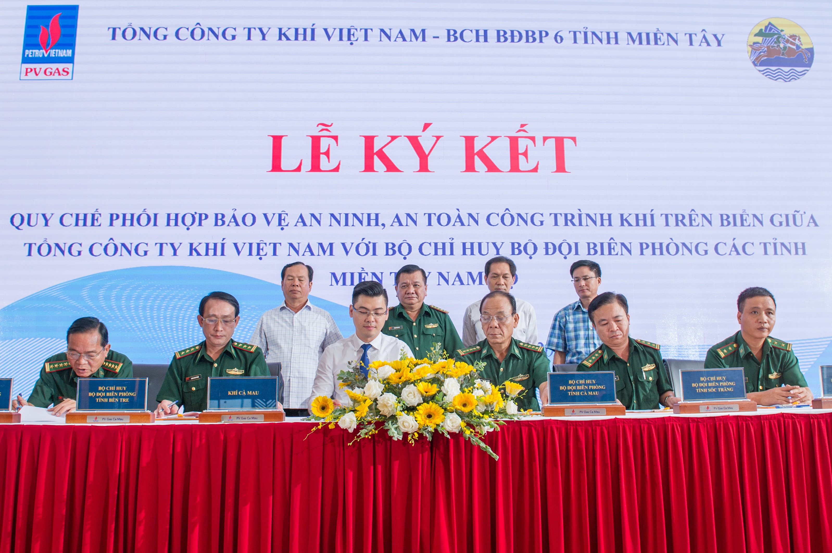 Phoi hop dam bao tot an ninh, an toan cong trinh dau khi hinh anh