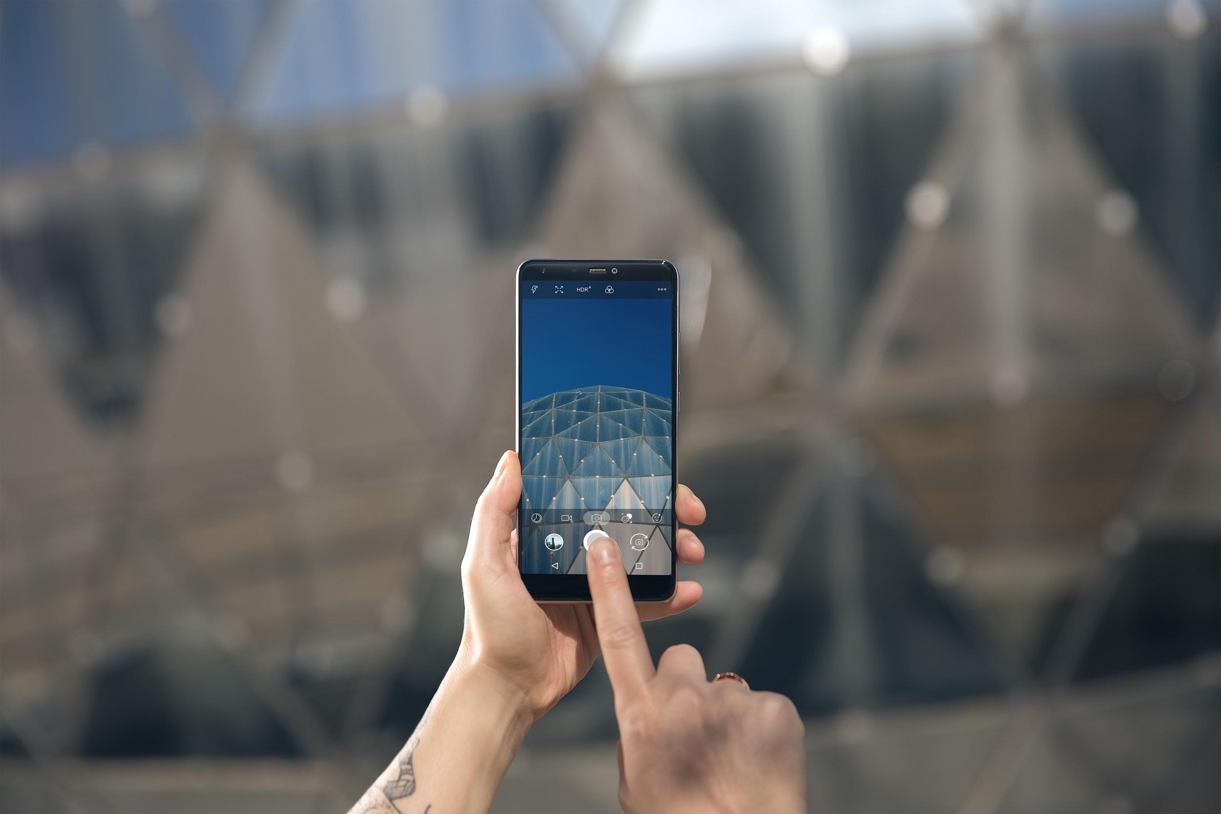 Smartphone Wiko View Max giam con 1,99 trieu mung Phap vao chung ket hinh anh