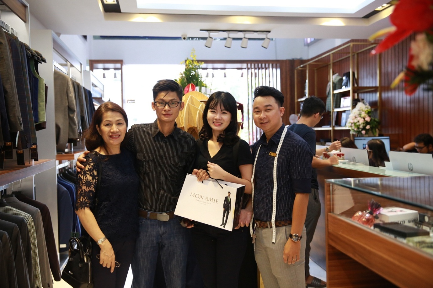 Mon Amie Veston anh 2