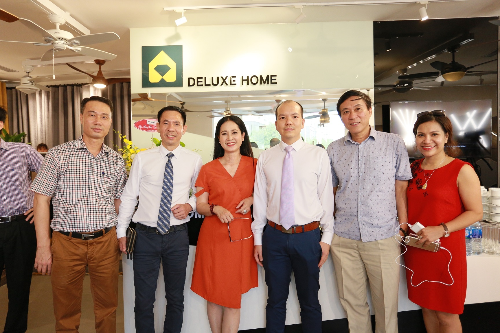 Deluxe Home anh 1