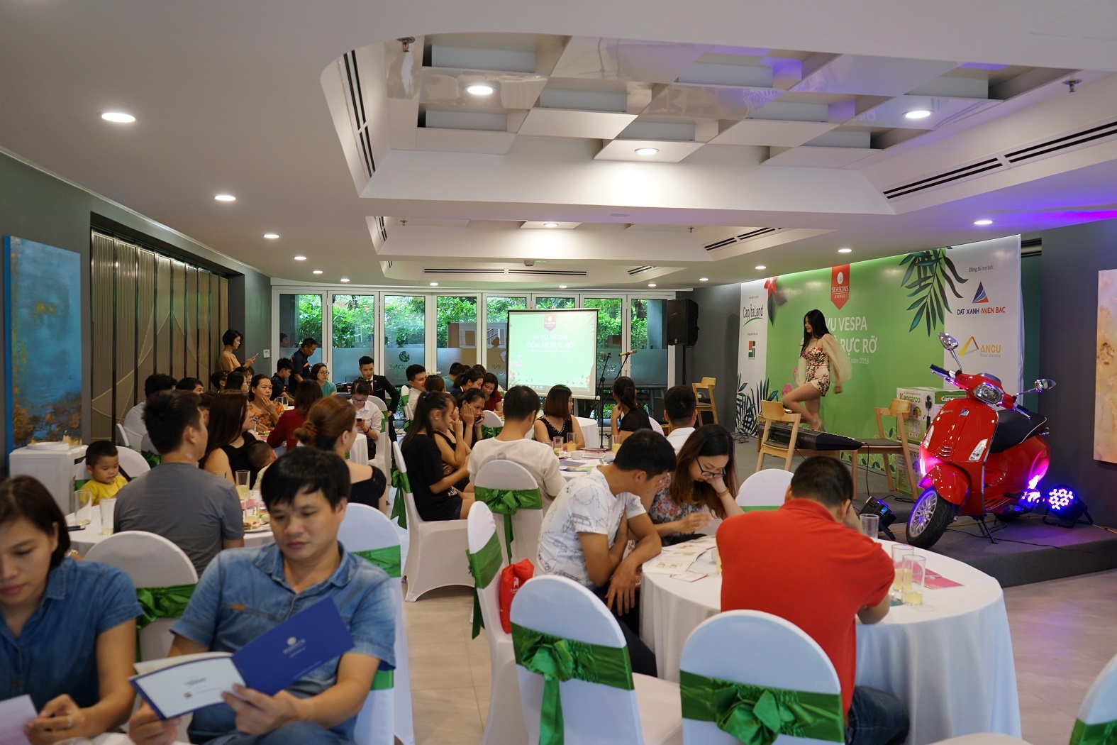 Seasons Avenue anh 1