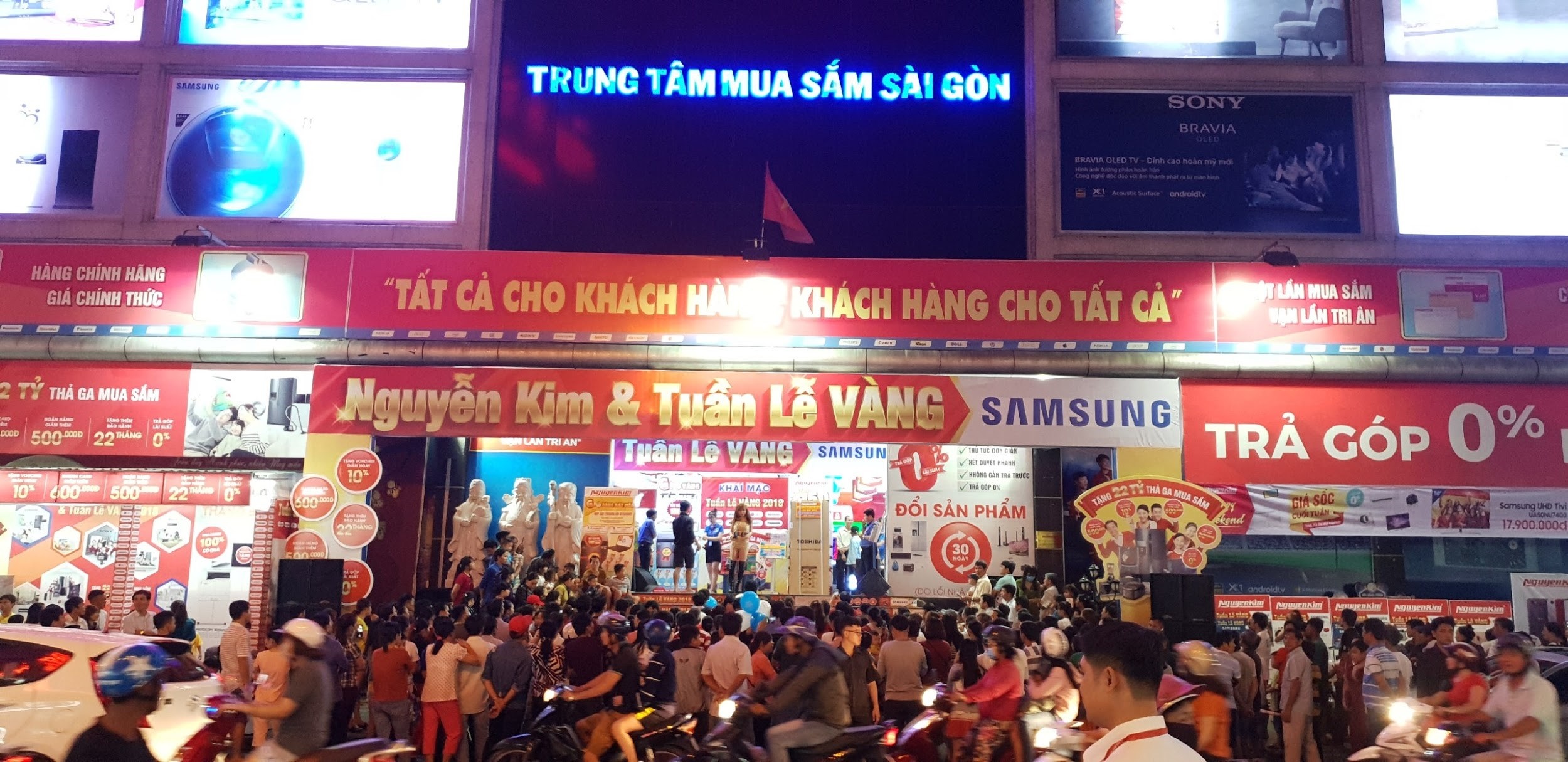 Nguyen Kim uu dai lon cho khach mua san pham Canon chinh hang hinh anh