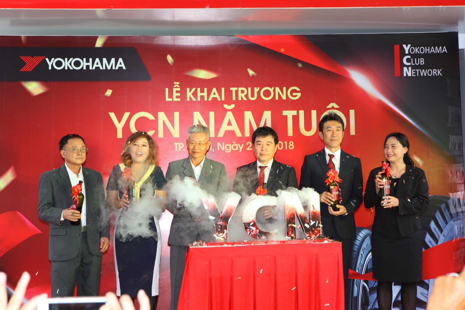 Yokohama tung khuyen mai mung khai truong YCN Nam Tuoi thu 2 hinh anh