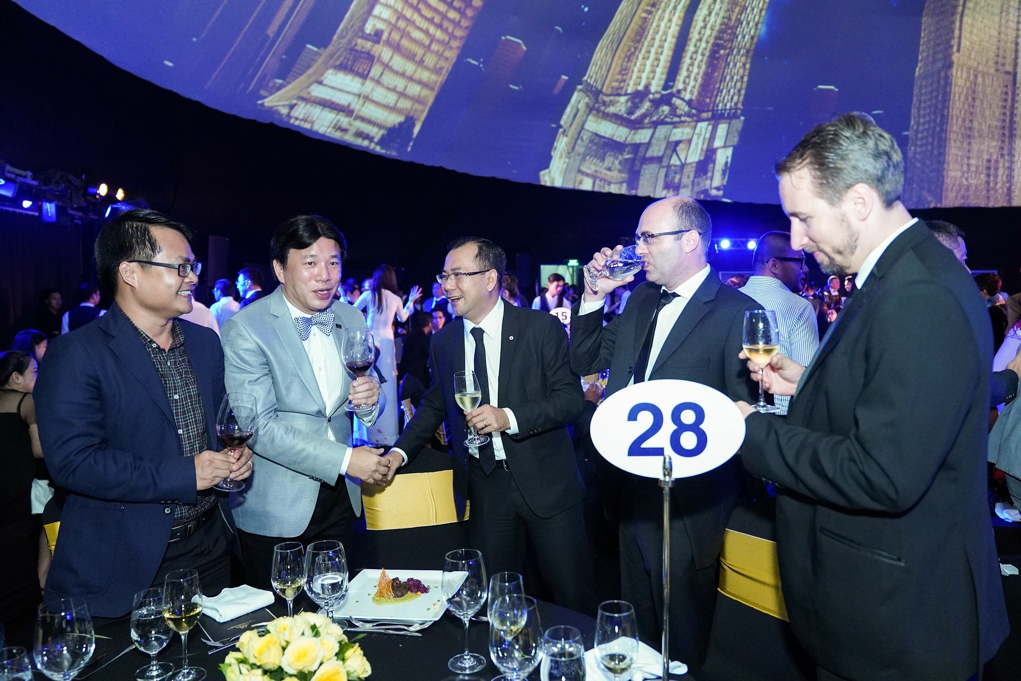 Nha dau tu ngoai Alpha King gia nhap thi truong bat dong san Viet hinh anh