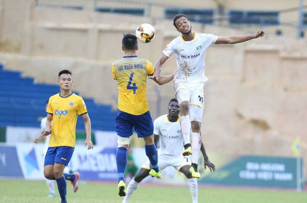 SLNA chien thang kich tinh tai ban ket Cup QG - Su Tu Trang hinh anh