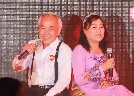 Thay co truong iSchool tre trung voi tiet muc cover 'Ong ba anh' hinh anh