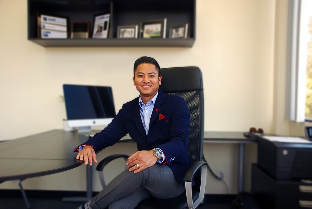 ‘The Fearless Socialpreneur’: Cach kiem tien dao duc cua bac si My hinh anh