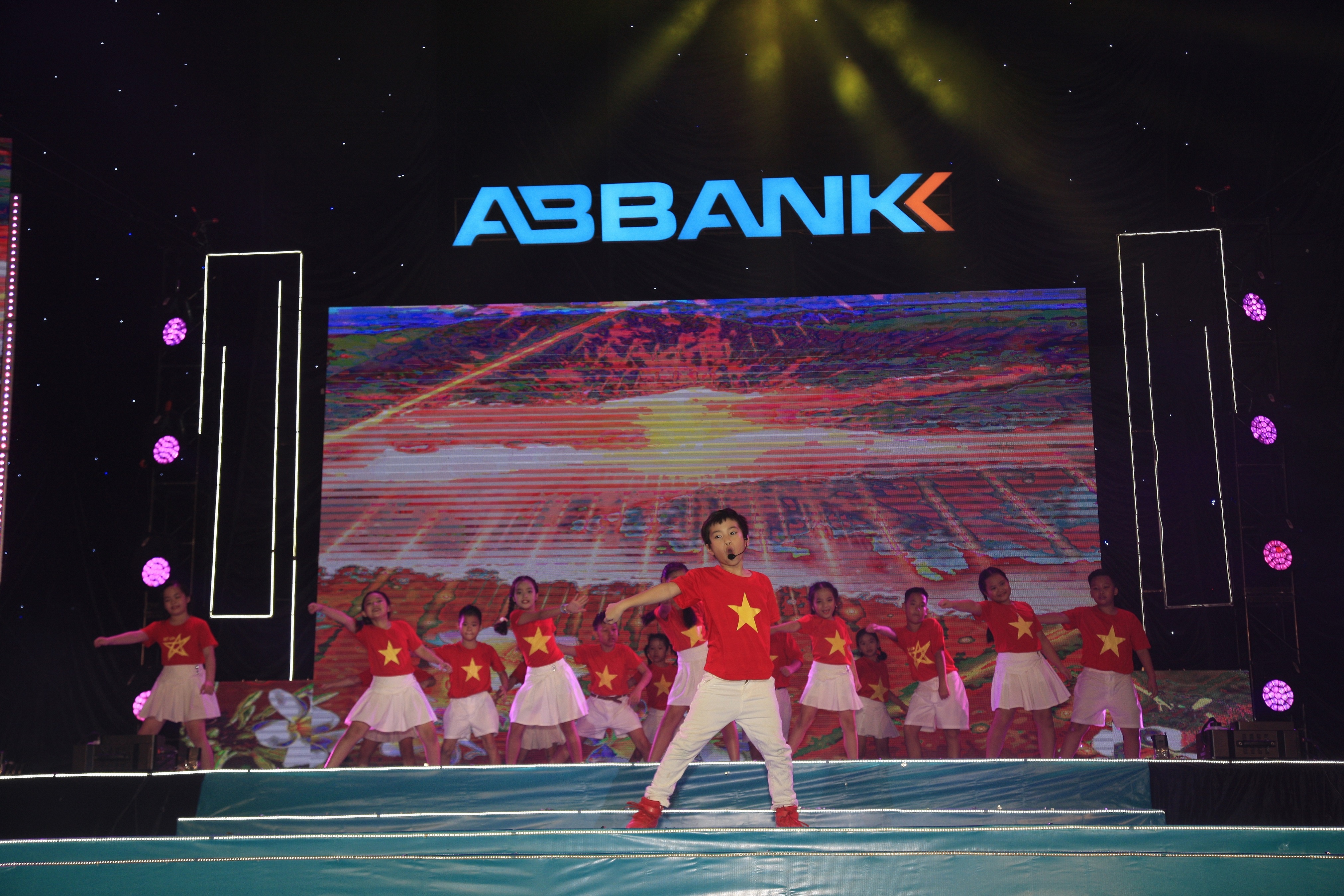 ABbank anh 8