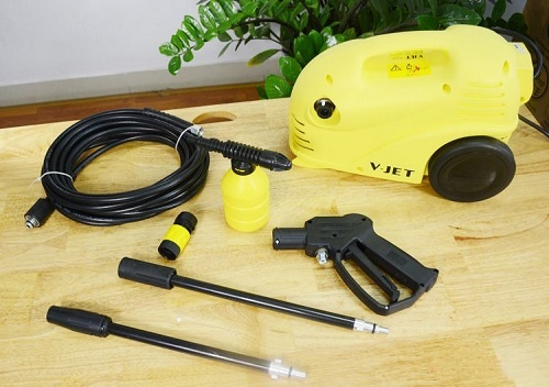 2 dong may rua xe gia dinh gon nhe va tiet kiem hinh anh