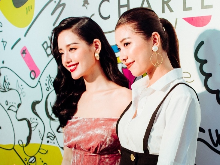 Khanh Linh, Dong Anh Quynh do dang tai le khai truong Charles & Keith hinh anh