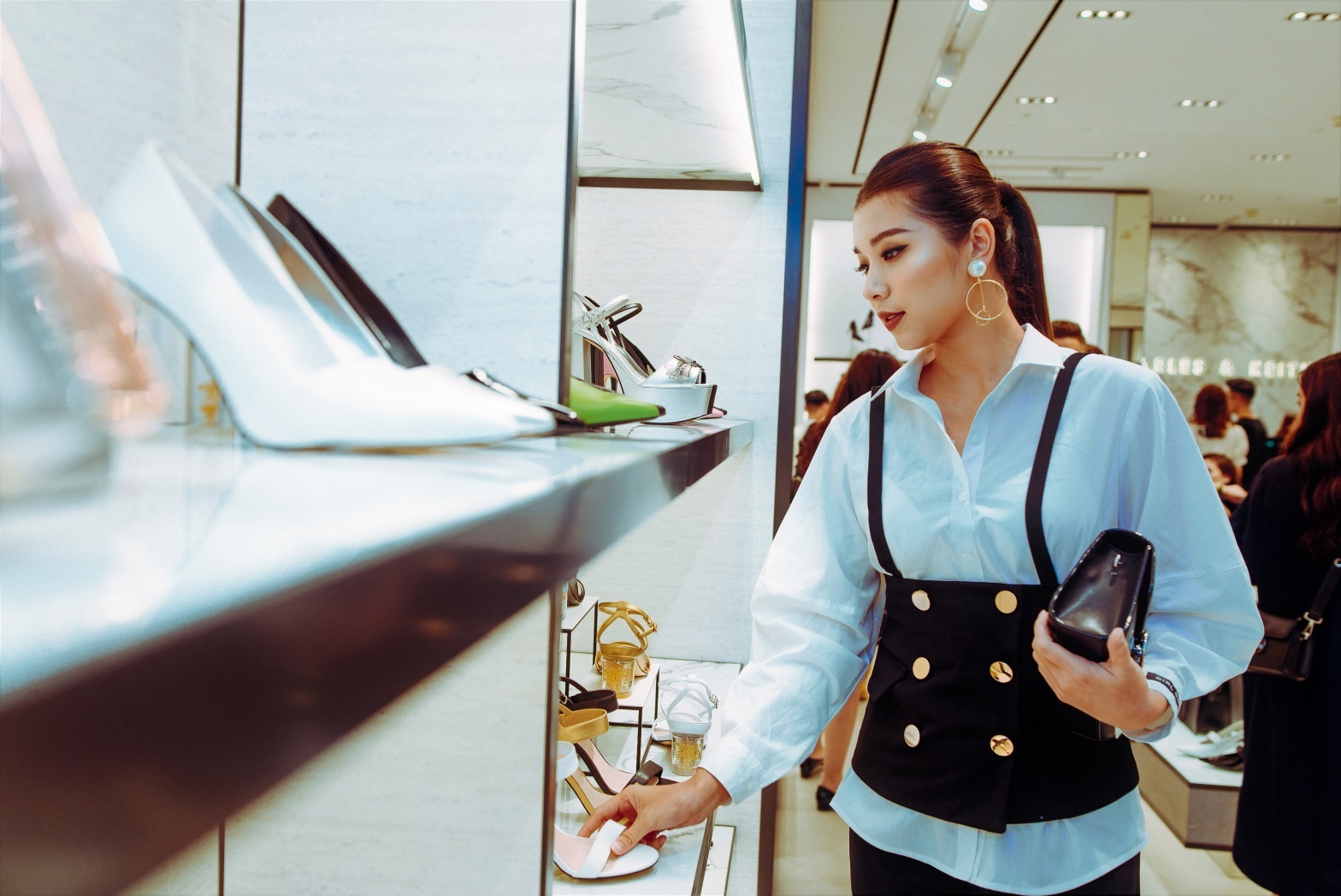 Charles & Keith anh 4