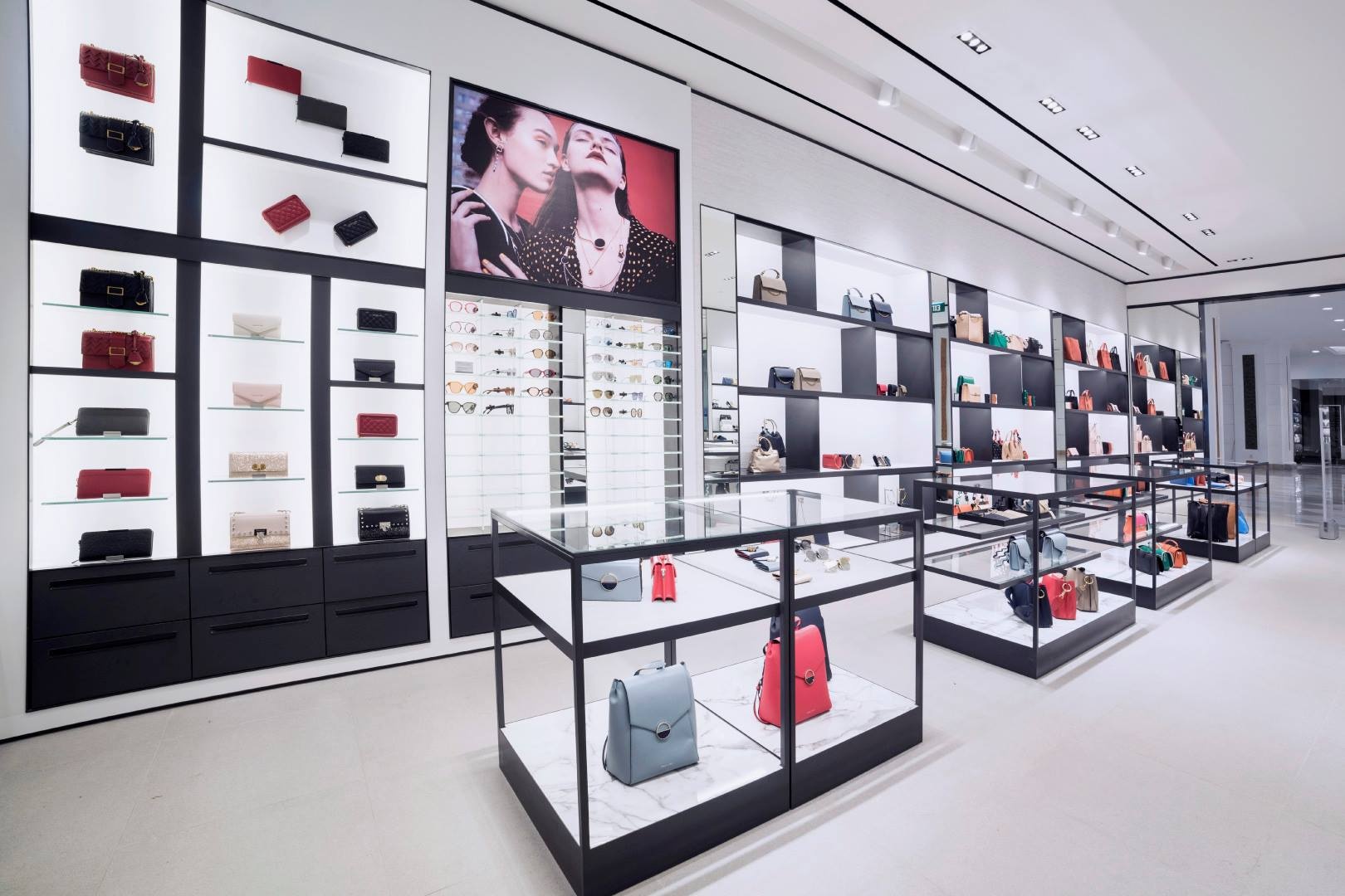 Charles & Keith anh 9