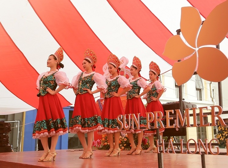 Khoi dong hai trinh mua ha voi le hoi Queen’s Day Ha Long hinh anh