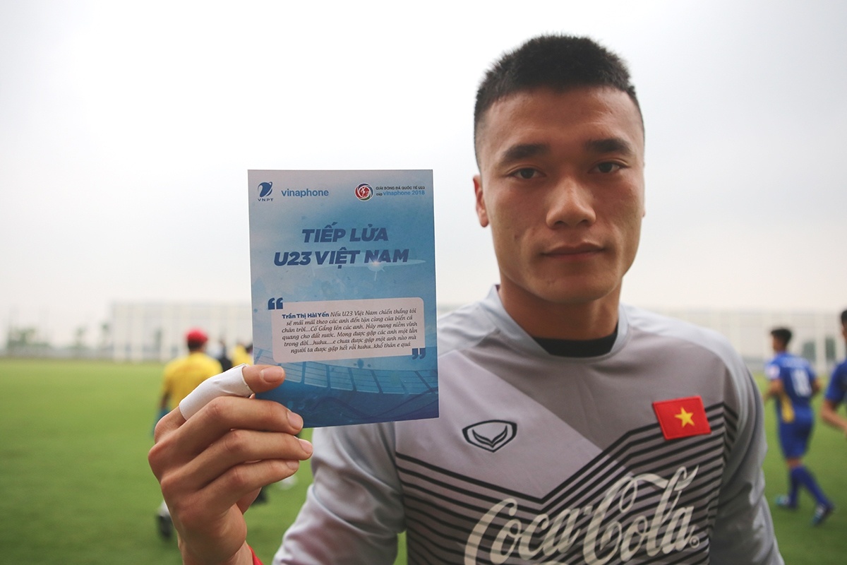 Mon qua bat ngo cho cac cau thu U23 Viet Nam truoc them giai dau hinh anh