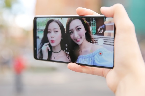 Galaxy A8 Star ảnh 3 Galaxy A8 Star anh 3
