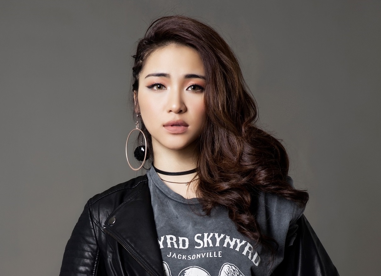 Hoa Minzy ngoi ghe nong cuoc thi tim kiem than tuong livestream hinh anh