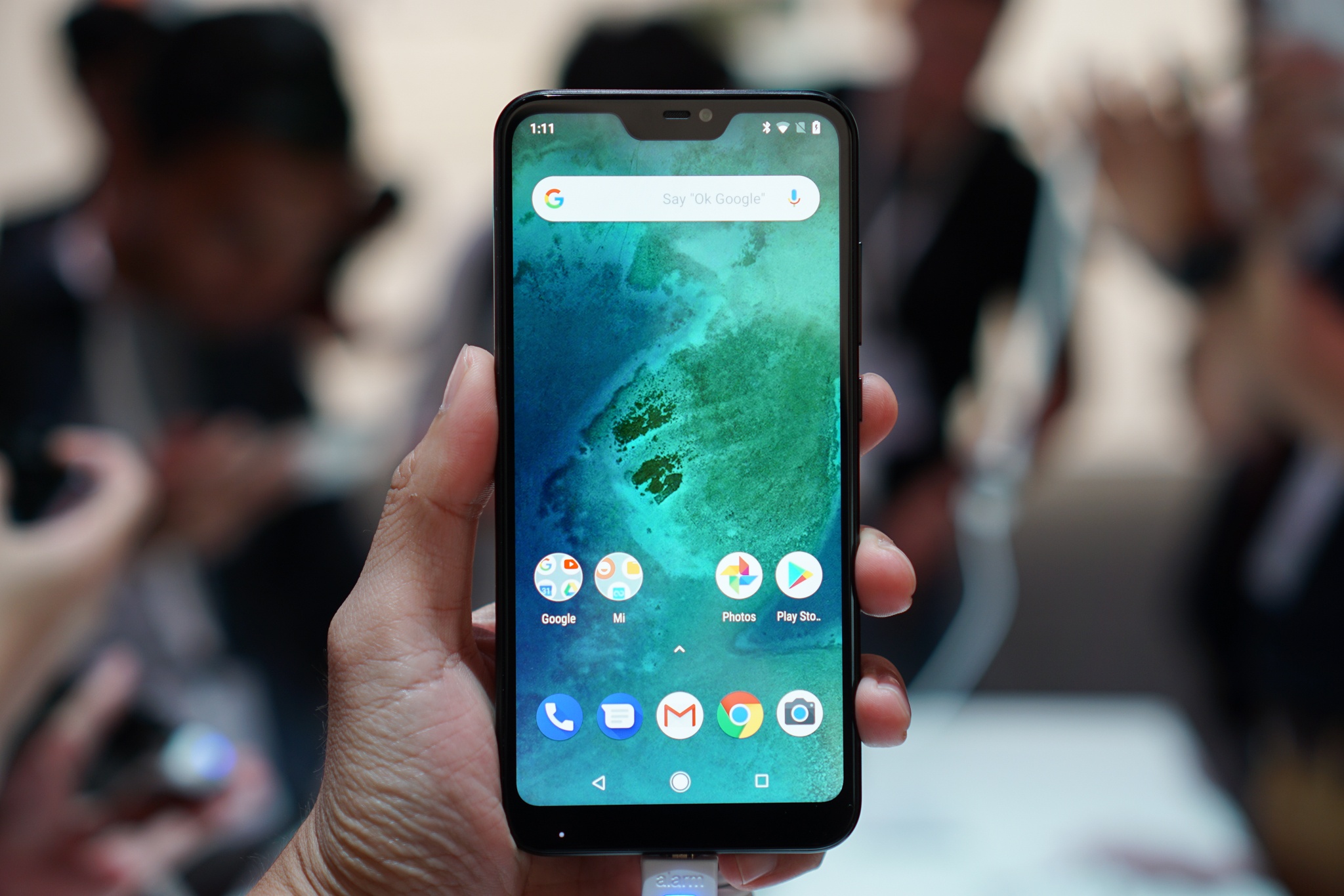 Mi A2 Lite: Smartphone tam trung so huu camera kep, lam dep bang AI hinh anh