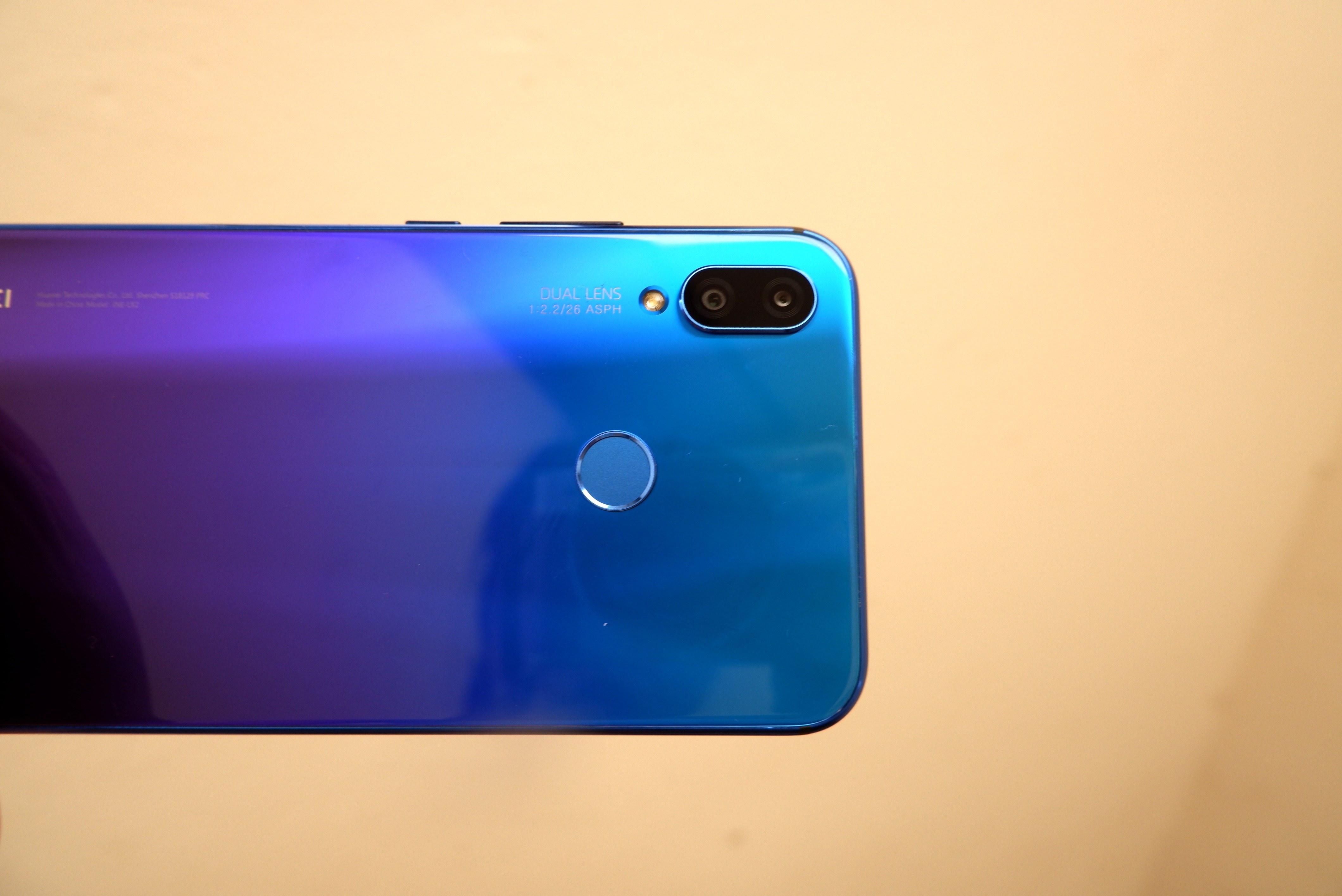 Huawei Nova 3i: Smartphone 4 camera tich hop AI dau tien tren the gioi hinh anh