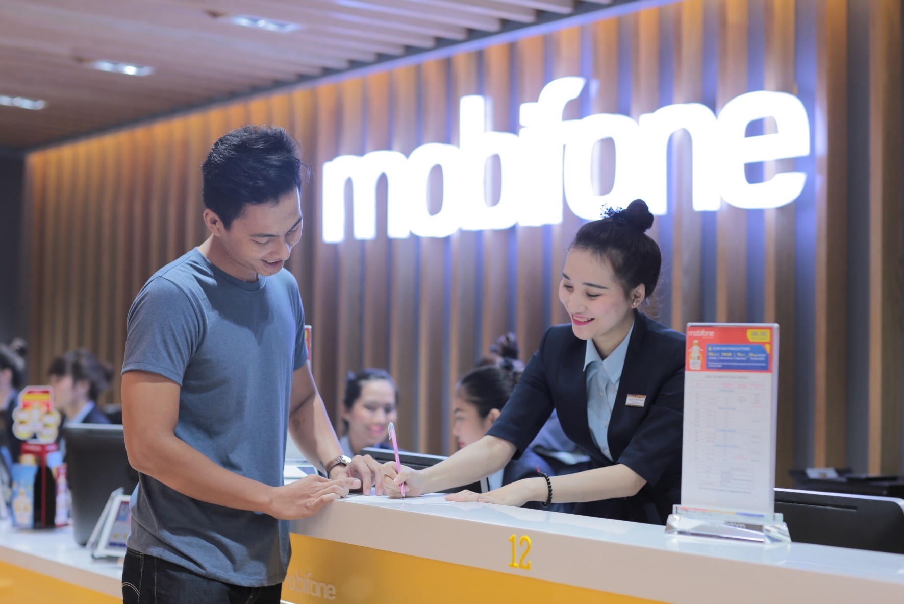 MobiFone da chuyen 1.000 SIM 11 so ve 10 so hinh anh