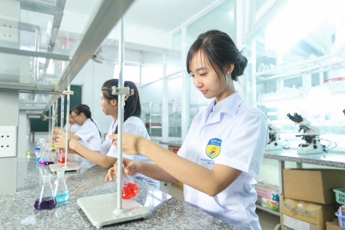 Diem chuan vao Hutech tang manh, nganh cao nhat 20 diem hinh anh