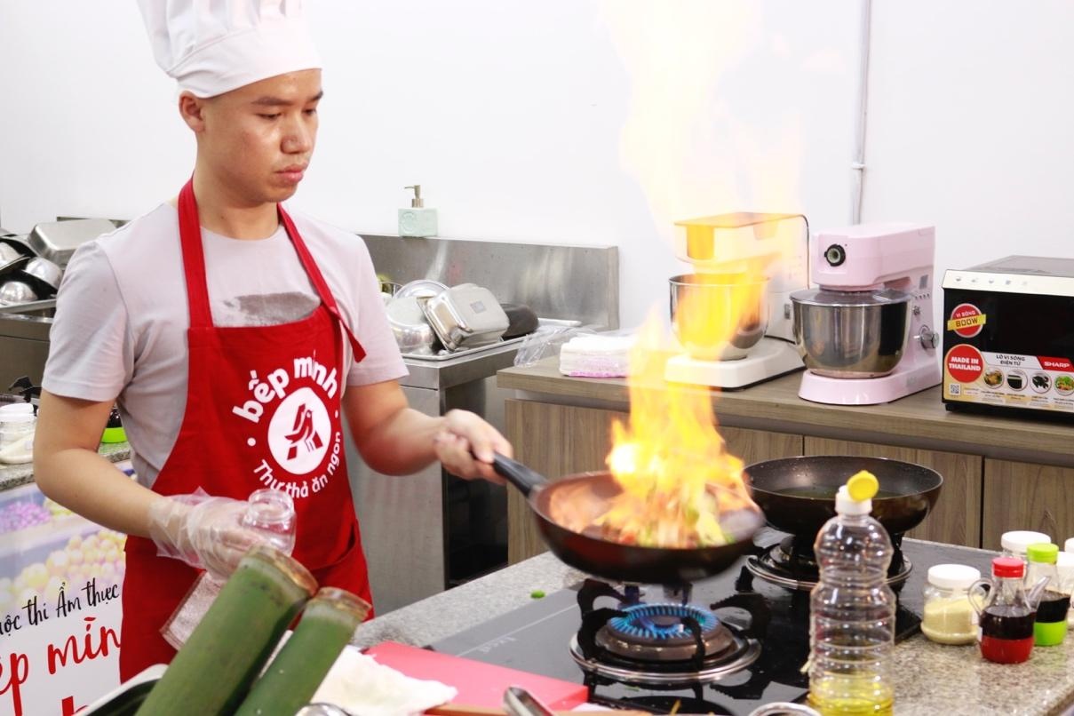 Gan 1.000 thi sinh tham gia cuoc thi 'Bep minh Auchan' hinh anh