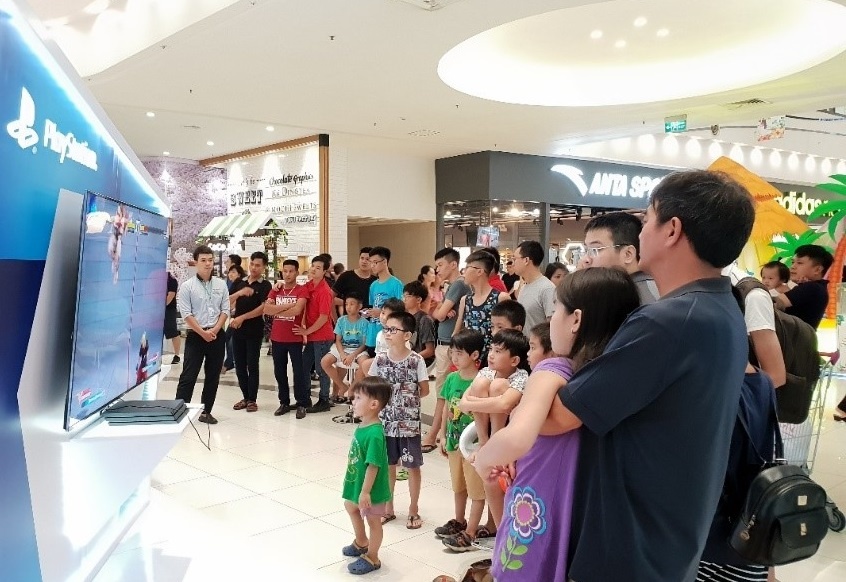 Trai nghiem cong nghe OLED TV tai Saigon Centre hinh anh