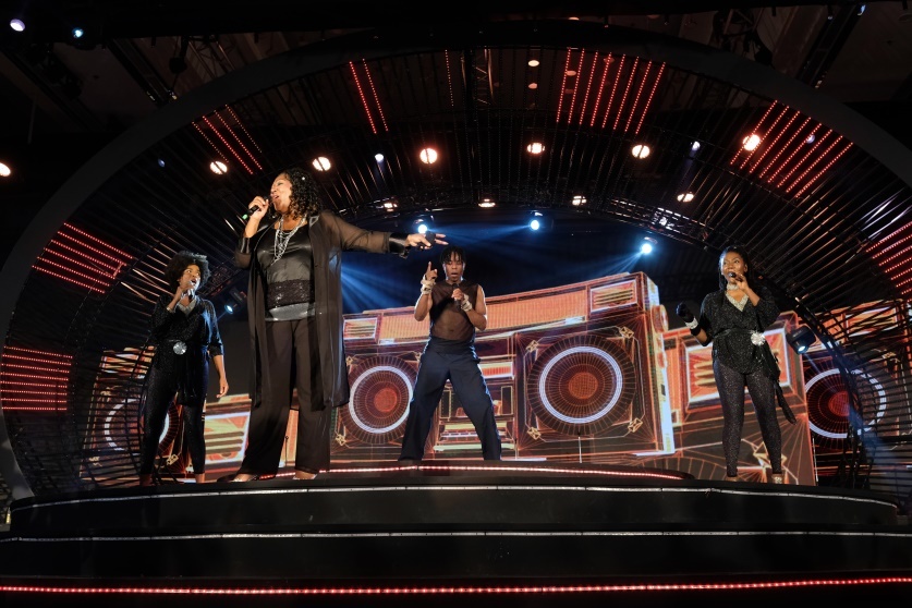 Boney M: ‘Chung toi luon co su bat ngo tang khan gia’ hinh anh