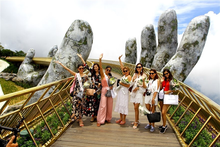 Cac hoa hau the gioi phan khich kham pha Sun World Ba Na Hills hinh anh