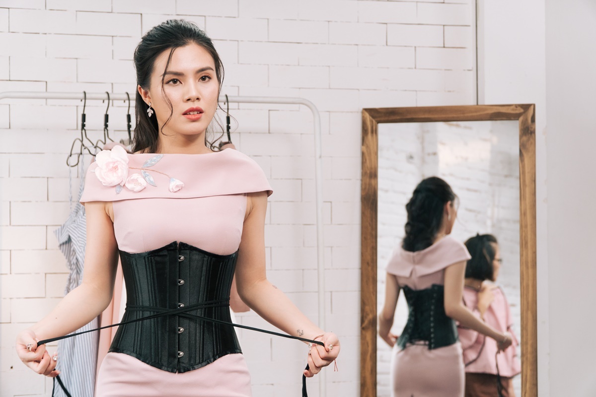 Lay lai vong eo con kien voi Latex 25 xuong hinh anh