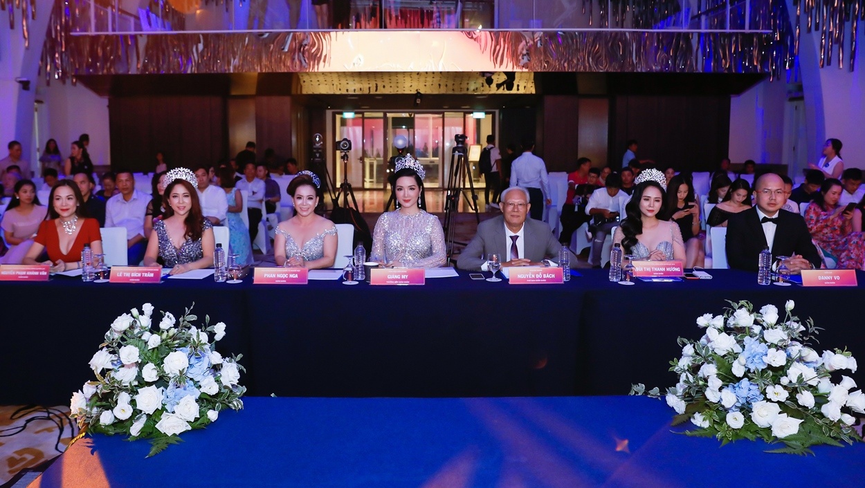 Hoa hau Doanh nhan Toan nang chau A anh 8