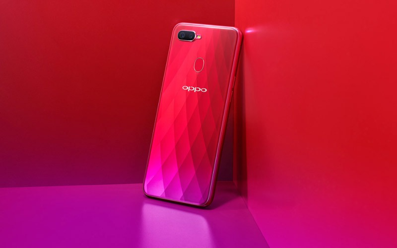 Smartphone tam trung Oppo F9 so huu cong nghe sac 5 phut dung 2 gio hinh anh