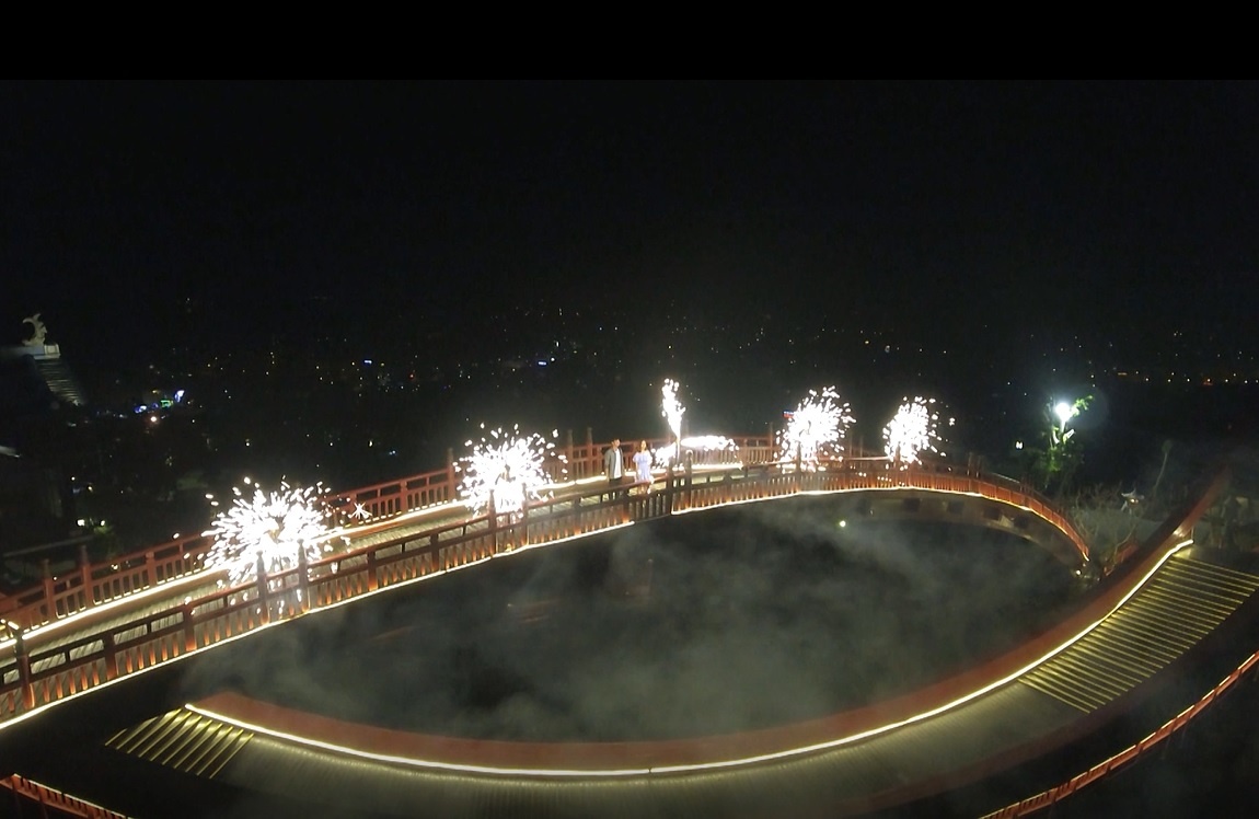 Video - Trich doan 'Ca mot doi an oan' quay tren cau Koi - Ha Long hinh anh