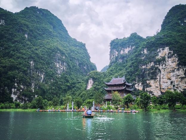 Mot ngay trai nghiem canh dep cua vung dat Ninh Binh hinh anh