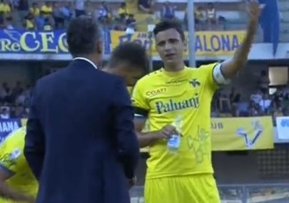 Nhieu vi pham ban quyen Serie A dien ra ngay ngay dau khoi tranh hinh anh