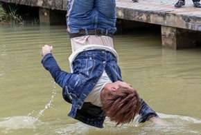 Hau truong cuoi ra nuoc mat cua phim 'Bao gio het e' hinh anh