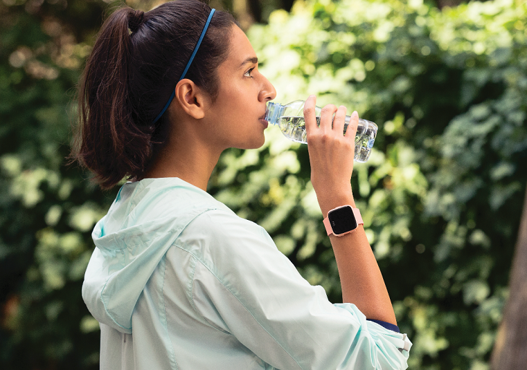 Dong ho thong minh Versa - phu kien thoi trang kiem HLV ca nhan hinh anh