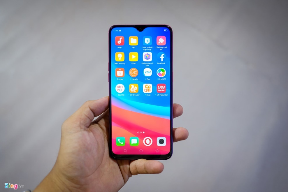 Oppo F9 man hinh giot nuoc, gia duoi 8 trieu dong hinh anh