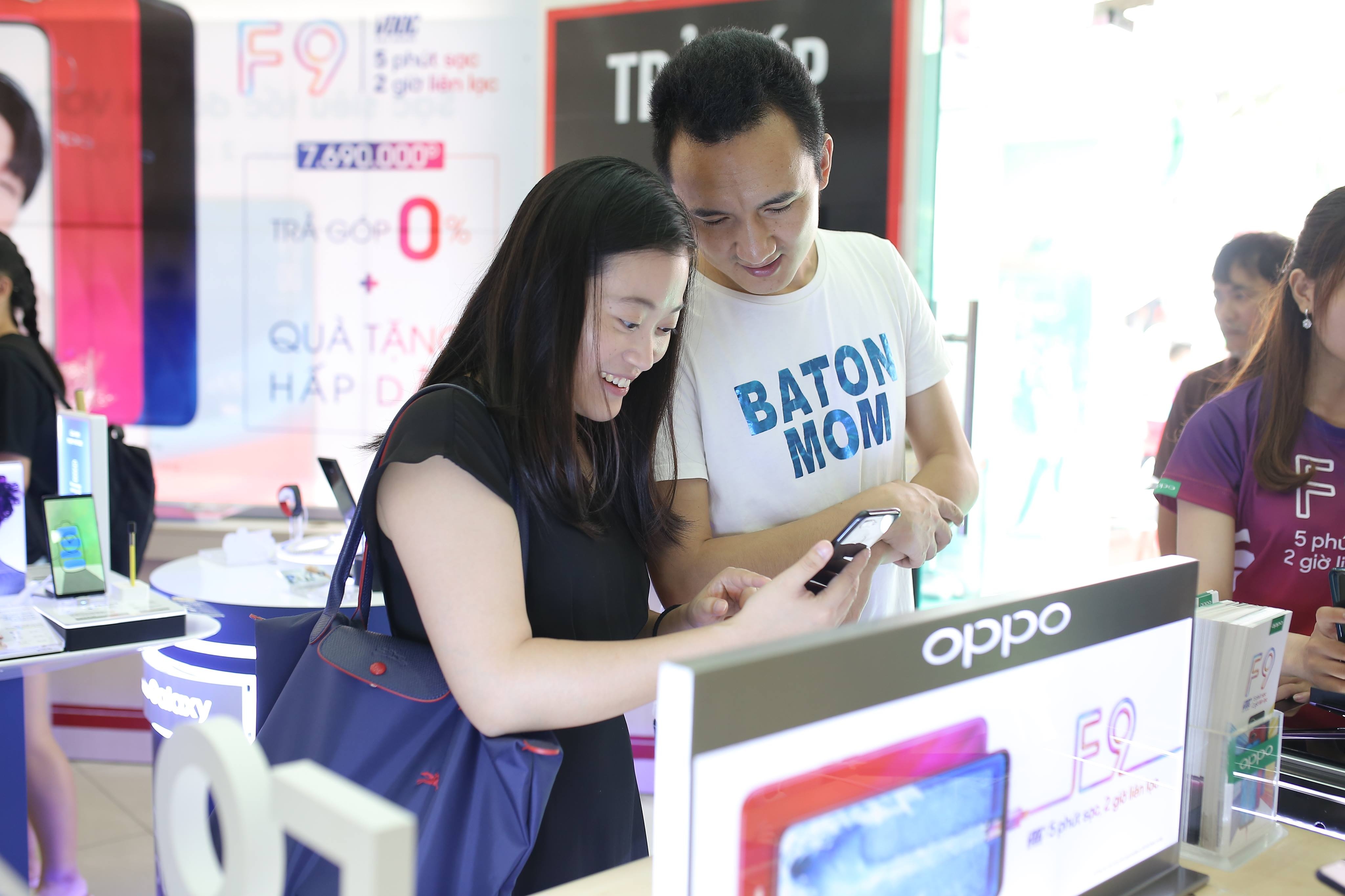 Oppo F9 nhan 48.000 don hang sau 10 ngay mo ban hinh anh