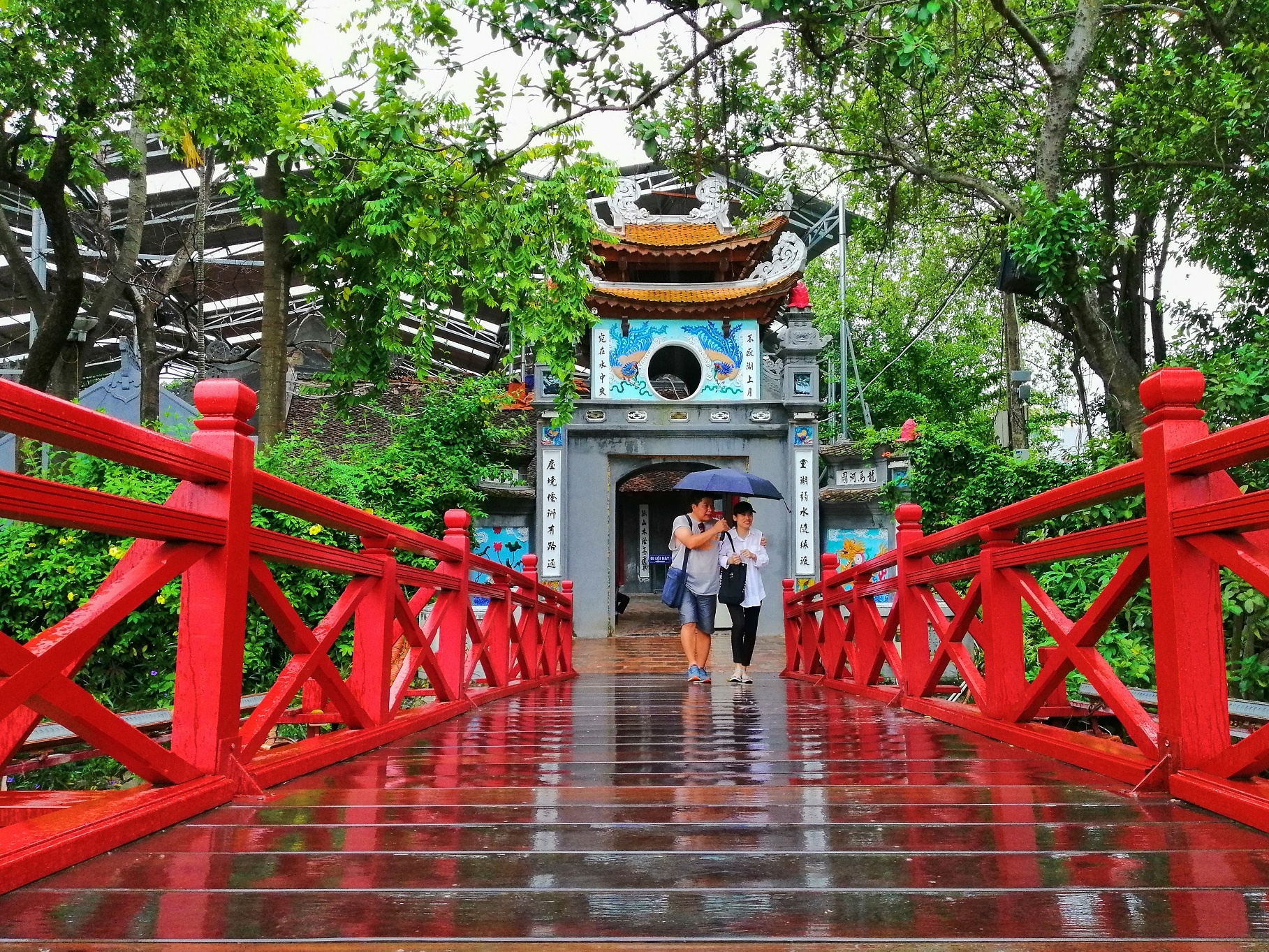 Ha Noi binh di qua ong kinh Huawei Nova 3i hinh anh